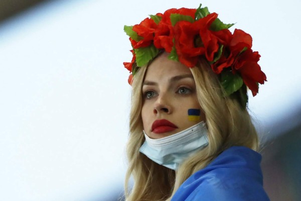 FOTOS: Tristeza de hermosa periodista, la sorpresiva visita a Roma y el júbilo de Inglaterra en la Eurocopa&nbsp;&nbsp;