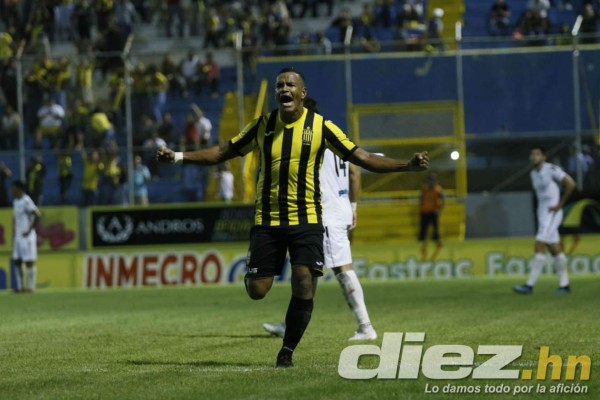 Fotos: Invitados de lujo en el Morazán, el abrazo de los hermanos Perelló y la alegría de Jonathan Rubio