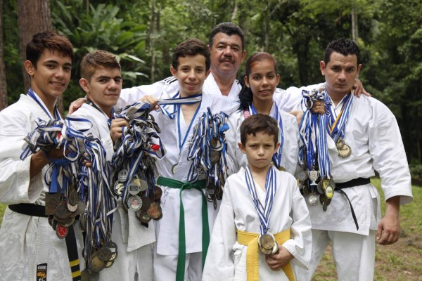 FOTOS: familia Armijo, el karate corre por su sangre