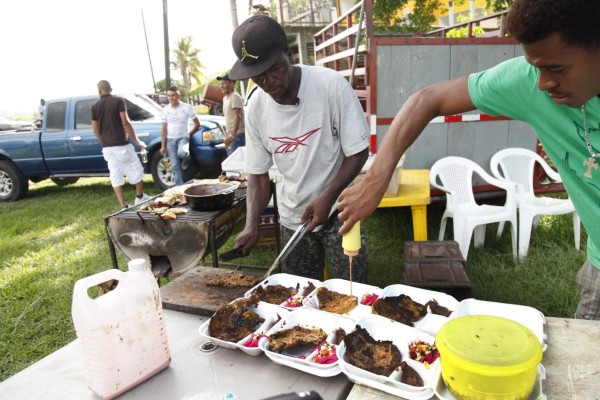 'Muñeco' Gonzales, entre chuletas y la carne asada