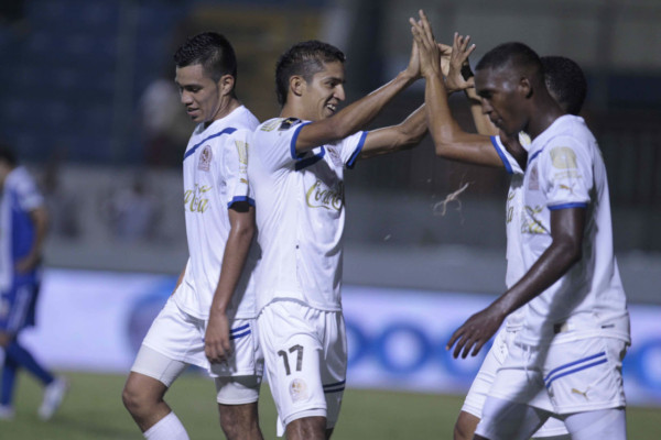 Olimpia golea a Victoria y es líder absoluto