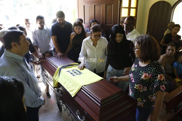 El doloroso y último adiós a Hernán García rodeado de familia, amigos y gente de fútbol
