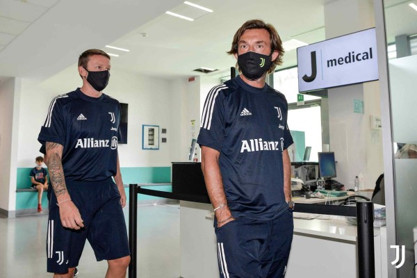 ¿Cómo lo recibió Cristiano Ronaldo? Así fue el primer entrenamiento de Pirlo en la Juventus