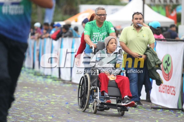 Gran fiesta: La belleza y todo el color que dejó la Sexta Maratón Sula 2017