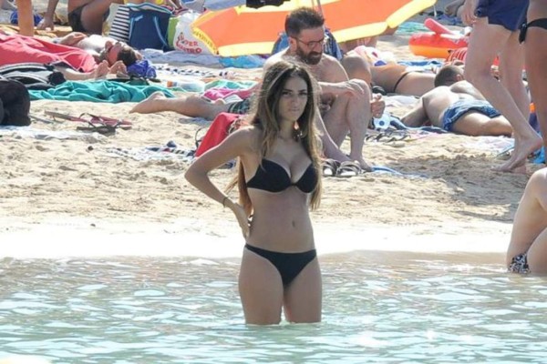 ¿Quién es? Así ha sido captada la espetacular novia de una de las figuras del Milan