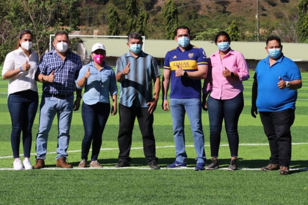 El bonito campo de fútbol en Caridad, Valle, con grama sintética y donde se jugará burocrático