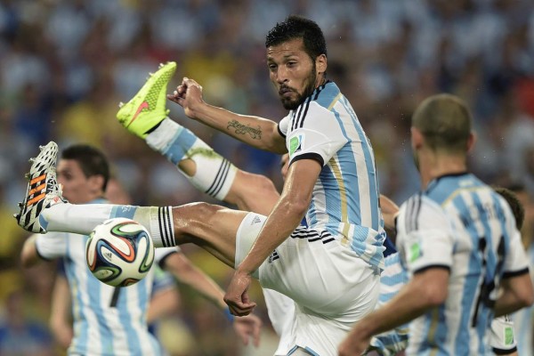 Messi saca su garra: Argentina gana 2-1 a Bosnia.