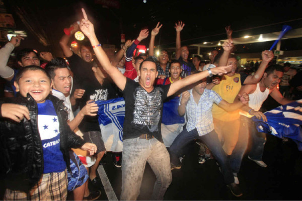 Honduras celebra en las calles el Aztecazo