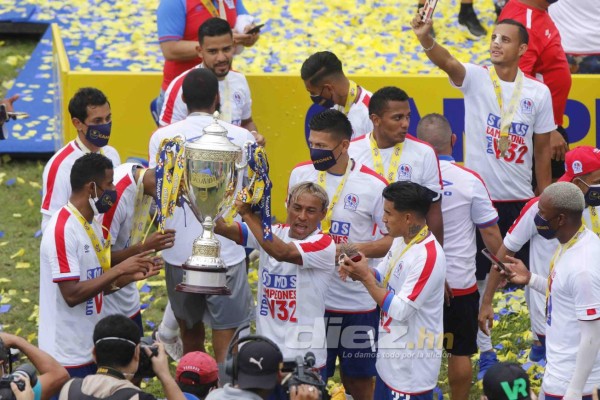 El Yankel se pinta de blanco: así fue la locura del Olimpia luego de coronarse bicampeón en Honduras