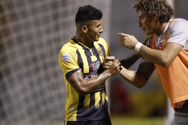 Lo que no se vio por la TV: Bailes, tristezas, alegrías y goles