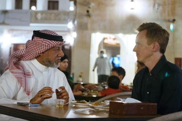 Khalid Salman, embajador del Mundial de Qatar, dialogando con la cadena ZDF.