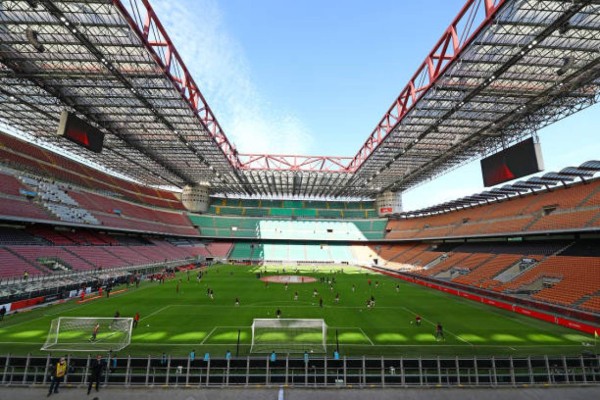 Sin público y sin darse la mano: Así se vivió el Juventus-Inter en Italia por el Coronavirus