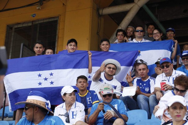 FOTOS: Así está el ambiente para el juego Honduras-Canadá en el estadio Olímpico