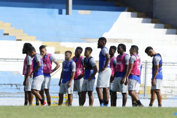 FOTOS: Fortaleza física y bajo fuerte calor se entrena la Sub-23; Coito observa y Falero trabaja en cancha