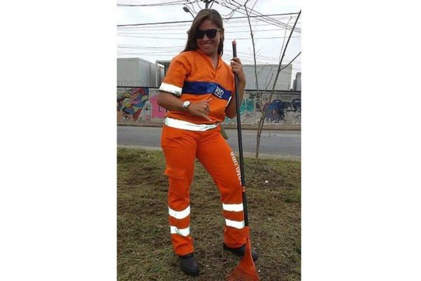 Rita Mattos, una barrendera que conquista Brasil y que es amante al fútbol