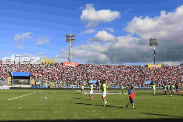 Llenazo en el Nacional y las personalidades que se hicieron presente en el Olimpia-Marathón