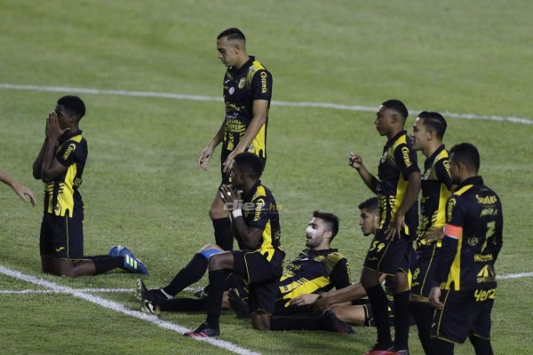 Júbilo y llanto en el estadio Olímpico: Darixon Vuelto se descontroló y rompió en llanto en Real España