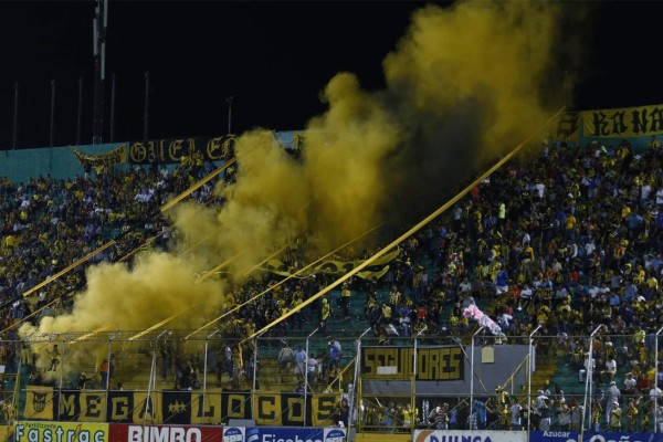 Con triplete de Cardozo Real España vence a Parrillas One.