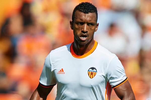 ¡Un niño de 13 años anima el mercado de verano en Europa!