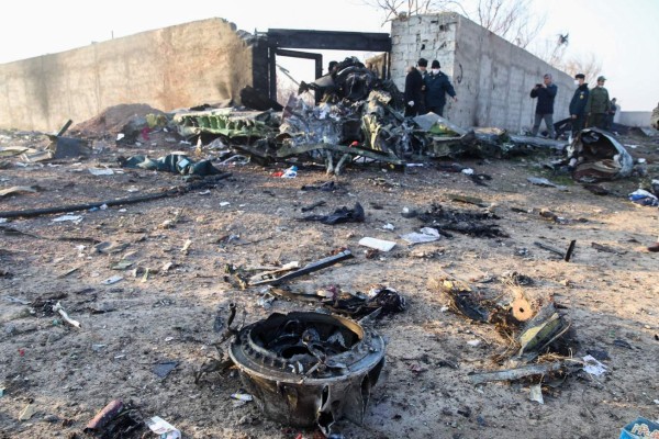 Las impactantes imágenes de cómo quedó el avión que se estrelló en Irán y dejó 176 muertos&nbsp;&nbsp;