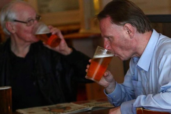 Se quitaron la mascarilla: el oasis donde la gente ya está vacunada contra el Covid-19 y todo volvió a la normalidad