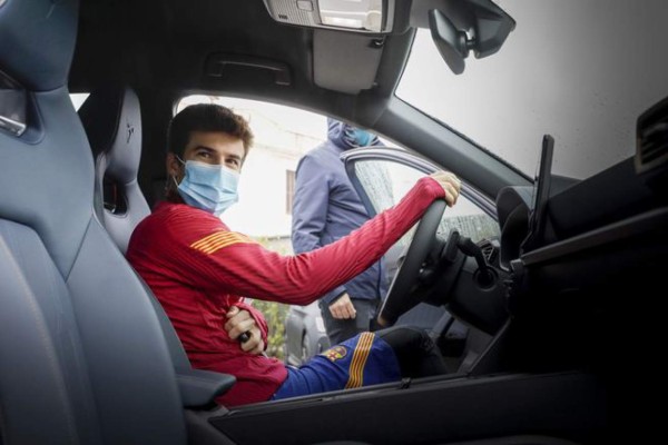 Así son los espectaculares autos personalizados que recibieron los jugadores del Barcelona