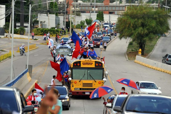 ¡Impresionante caravana! Afición del Olimpia se desborda y celebró a lo grande los 109 años de historia