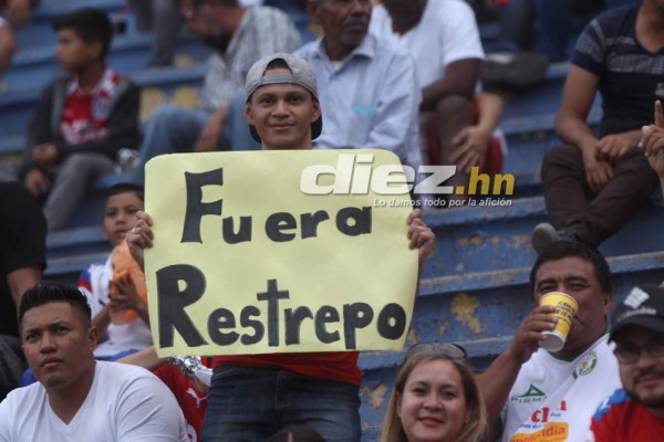 NO VISTE EN TV: Lluvia de huevos, pancartas en el Nacional y chicas lindas