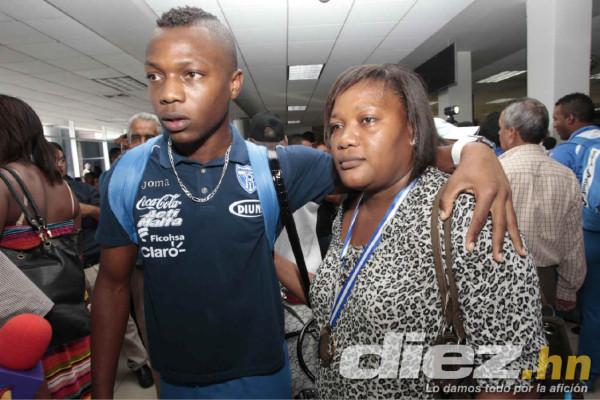 Sub-17 de Honduras, recibida como héroes.