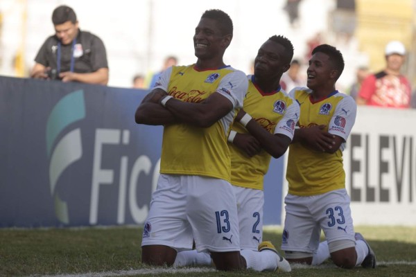 Las celebraciones curiosas y llamativas de Carlo Costly