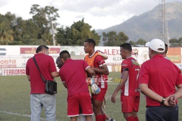 Portero de Real Sociedad se enfurece y buscó pelear con un compañero