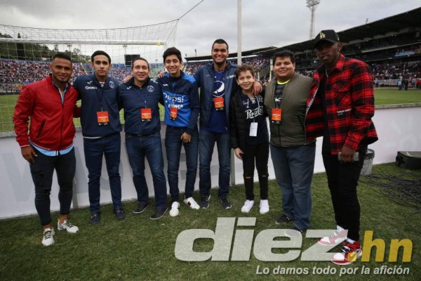 Ambientazo: Largas filas y hasta hinchas tatuados en la final entre Motagua y Olimpia