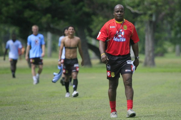 La vida y carrera de Gilberto Yearwood en imágenes