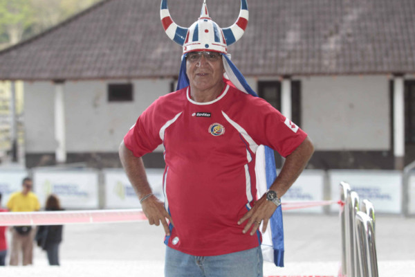 El apoyo de la afición Hondureña ante los Panameños.