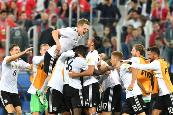 ¿Qué hizo Low? Las imágenes que no se vieron por TV en juego Chile-Alemania