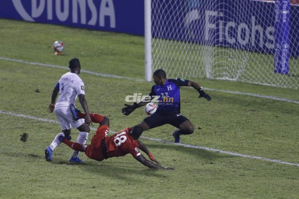 Las impactantes y desgarradoras fotos de los futbolistas de Honduras en el Olímpico y el júbilo de los panameños