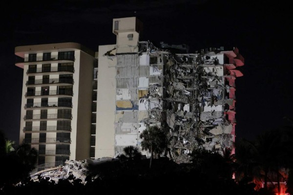 ¿Atentado? Así fue el colapso de un edificio de 12 pisos en Miami que dejó una persona muerta y 30 desaparecidos&nbsp;&nbsp;