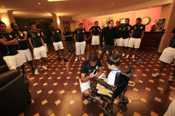 Dania, la niña que emocionó a los merengues.