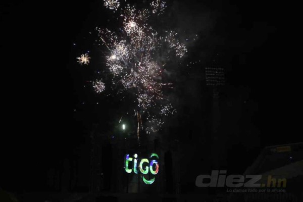 Fuegos artificiales, golazos y mucha alegría: Los mejores flashazos del Duelo de Leyendas en Honduras