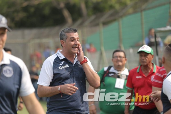 ¡Bien bañado! Diego Vázquez vive su tarde más difícil como técnico del Motagua