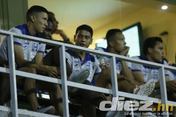 Fotos: Invitados de lujo en el Morazán, el abrazo de los hermanos Perelló y la alegría de Jonathan Rubio