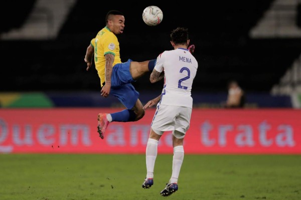 FOTOS: El encontronazo de Neymar con el DT de Chile, Vidal llama 'payaso' al árbitro y el cariño entre barcelonistas