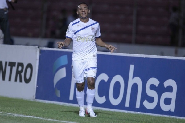 Olimpia golea a Victoria y es líder absoluto