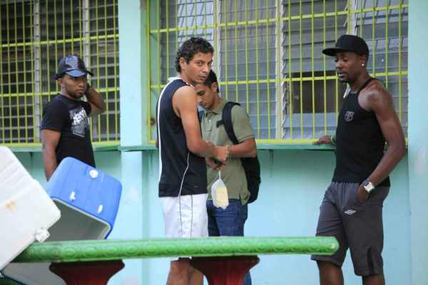 Huelga en Marathón por falta de salario.