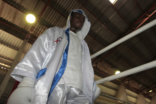 EL 'Muñeco' González pierde su invicto de boxeo