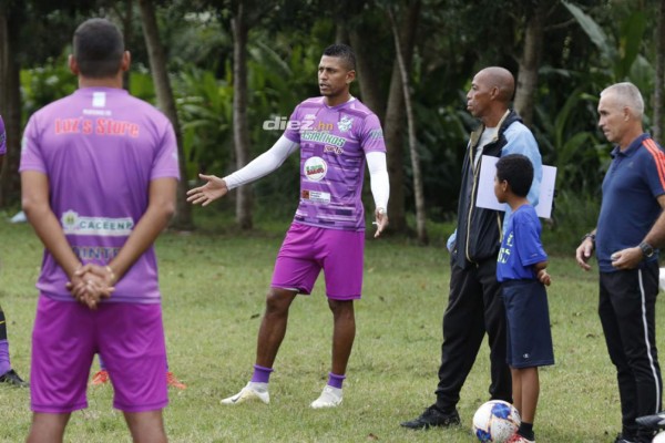 Fotos: Carlo Costly vuelve a sudar la camisa del Platense 14 años después de su debut