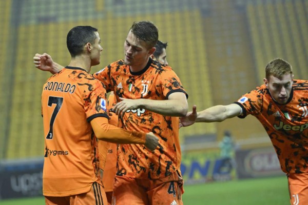 Desafía la gravedad: La secuencia del brutal salto de Cristiano Ronaldo para marcarle al Parma