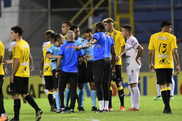 La bronca Pírez-Oseguera, el rostro del juvenil de Real España y el festejo del Chino López