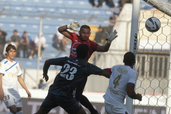 Olimpia se quedó con el clásico capitalino