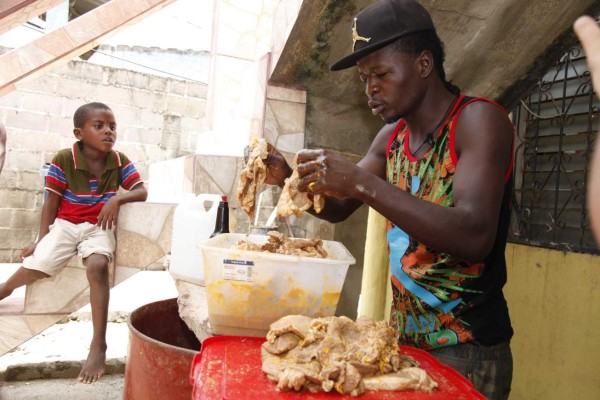 'Muñeco' Gonzales, entre chuletas y la carne asada